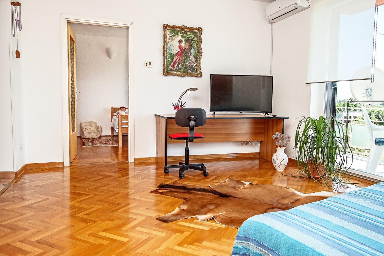 Valeriana Apartment Pula Exterior photo